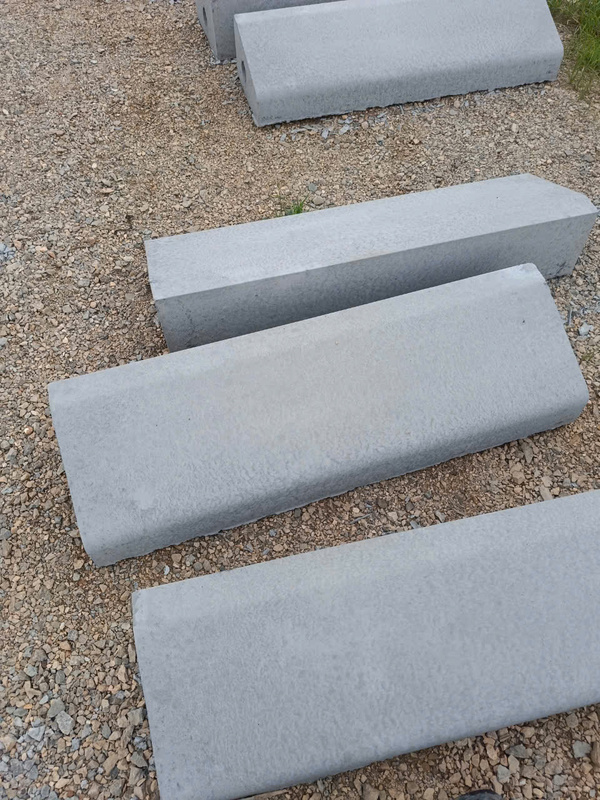 Bó vỉa bê tông 18x30x100cm (vát) - Gạch Bắc Việt - Công Ty Cổ Phần Tư Vấn Và Xây Dựng Hạ Tầng Kỹ Thuật Bắc Việt
